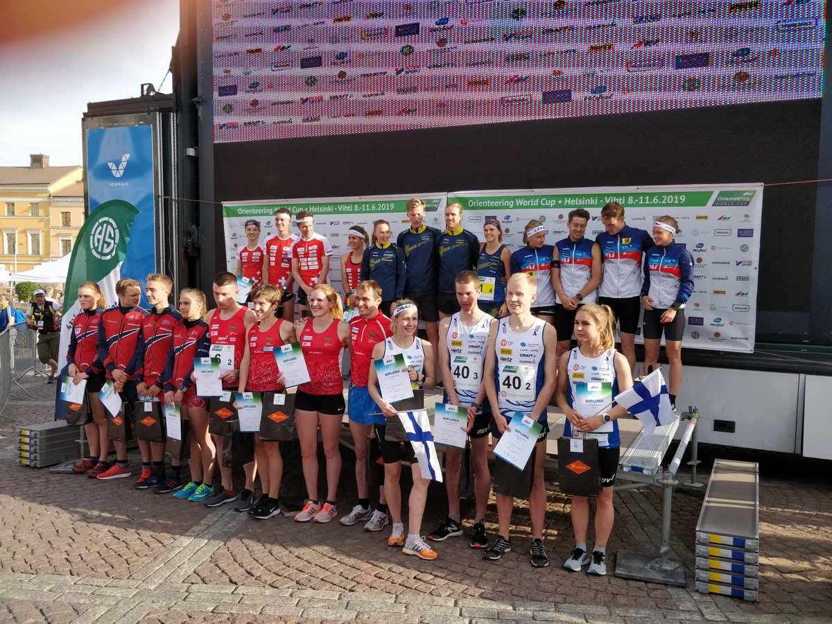 SuunnistusSSL's tweet photo. Suomi mc-sprinttiviestin kuudes nelikolla @KirsiNurmi @JMooserock Jesse Laukkarinen ja @JepaPatana Huikea tunnelma Senaatintorilla. Kiitos siitä yleisölle! #suunnistus @helsinkiowcup https://t.co/0FCMF9yKP5