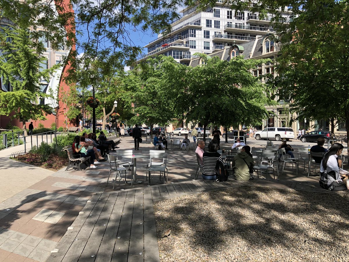 AlexDRMather's tweet image. Seating! In a Toronto Park! The neighbourhood has not yet fallen apart. #sitTO