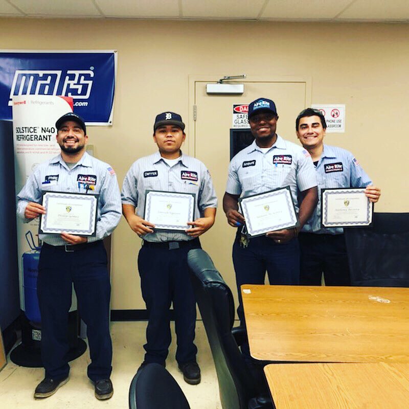 aire_rite's tweet photo. Congratulations to @aire_rite newest Ice Machine Specialist! #TransformationTuesday #TrainingTuesday #workforcedevelopment #HVACR #HVAC https://t.co/Ri9hGO7vUn