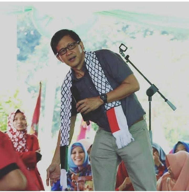 MefaisalFm's tweet photo. Berbuat baik tak memerlukan alasan..
#presiden republik Akal Sehat
#norocky noparty https://t.co/z8WFXq4PBZ
