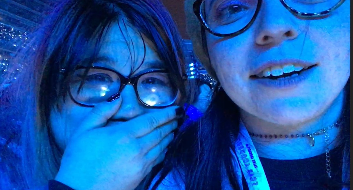 luckypackk_'s tweet photo. 06/11/19
Happy one month anniversary to the day Big Hit and BTS took my soul  hostage and left me in complete awe for 2 hours, I cried a lot, it was an amazing experience! See you next concert! 💜
#BTS #BTSSPEAKYOURSELFTOUR #speakyourself #BTSXCHICAGO #BTSxSoliderField #army https://t.co/ggEwD0rJvf