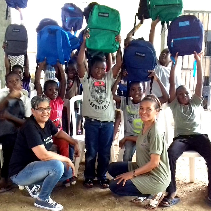 juanguzmanfund's tweet photo. Ayúdemos a los niños a comenzar su escuela con la misma gratitud que vemos en esta foto. Somos la #FundacionJuanGuzman 💓 https://t.co/xzzs7FvFuR