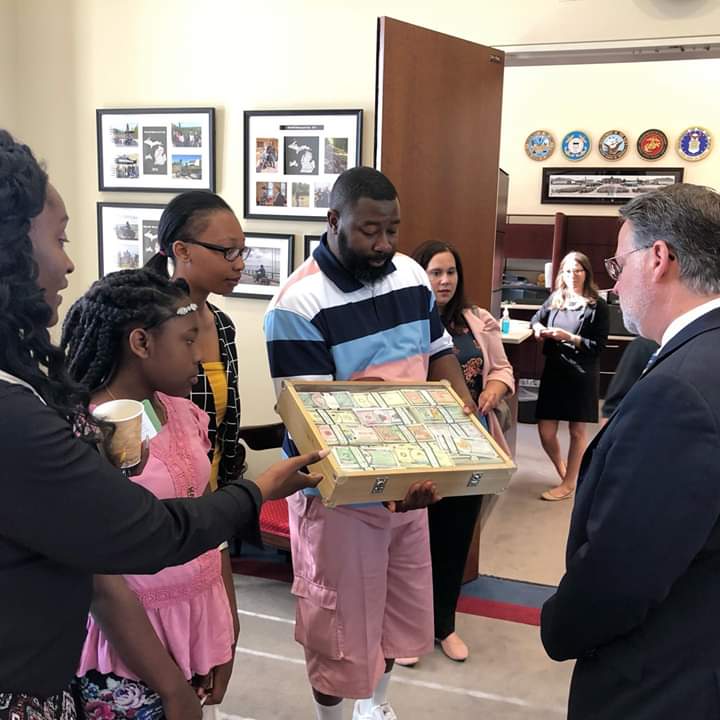 HealthyHomesGR's tweet image. Advocating for investments in children and communities by investing in eliminating lead poisoning, parents connect with @SenStabenow, @SenGaryPeters, and @justinamash while in Washington DC last week with the folks at the @FUNDRED Project. #parentsforhealthyhomes