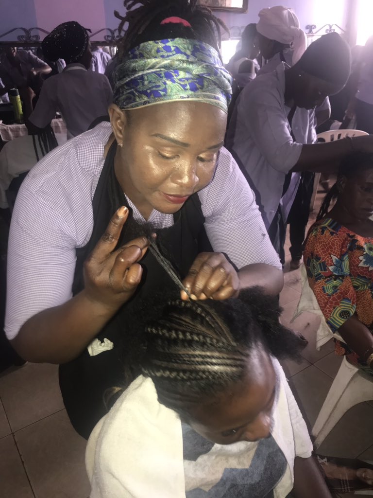 gayenjorrofoun1's tweet image. Day 2:Tresse for Class Two Students 
Beautiful Makeup &amp;amp; African braids ( Tresse) 
More years to come with success, prosperity &amp;amp; efficiency 
#gambia
#africanbraids 
#makeupartist