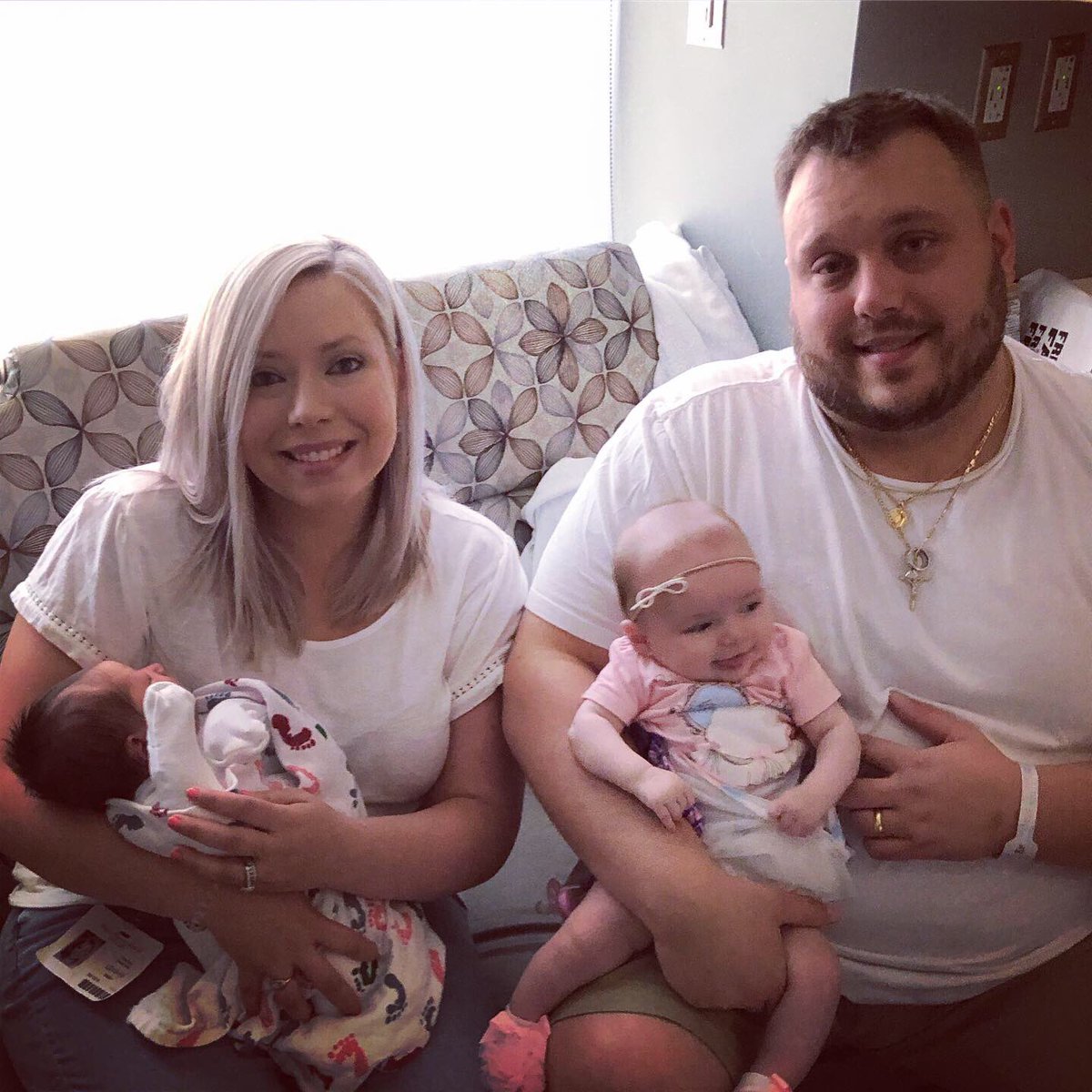 AlexMeyer128's tweet photo. Olivia officially became a big cousin yesterday! Anthony is beyond perfect 💕 https://t.co/tQ6gNZgobu