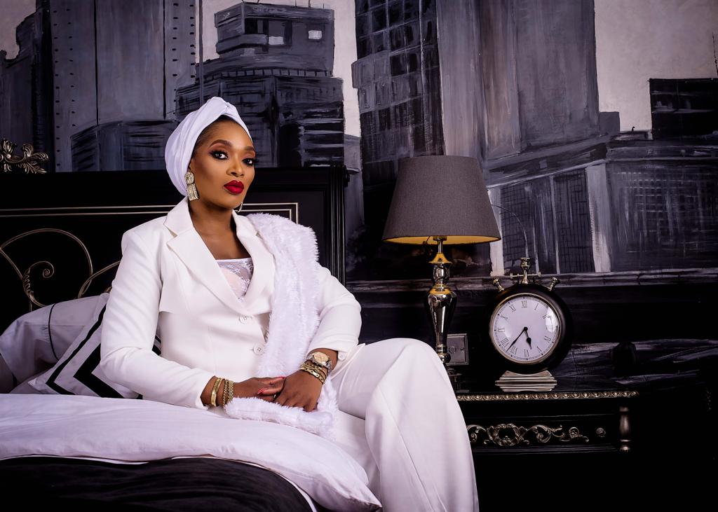 EOrebajo's tweet photo. And the last of them is...... Alter ego 5.............Jamilah Abdulbashir , like her name depicts, beautiful, elegant and graceful. The daughter of Alhaji Moddibo Dahiru Khalifa. She is poised, refined, eloquent and powerful in more ways than one .
#ALTEREGO #birthday #fashion https://t.co/09yimDSQet