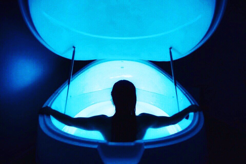 ☯️ ‘I close the hatch on the tank and lay naked in the shallow water, bathed in dim azure light. I click off the light and plunge into total darkness. I feel nothing and float effortlessly.‘
☯️
Check out this great article by <a href="/LionsRoar/">Lion's Roar</a> lionsroar.com/walking-the-pa…

#meditation #float