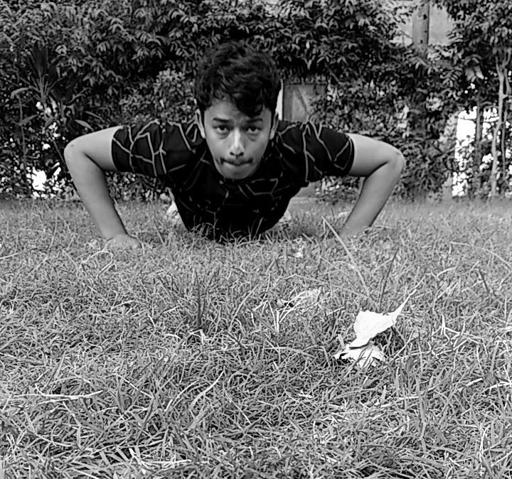 AkkiPayla's tweet photo. Desi workout https://t.co/ovPtAL14nQ