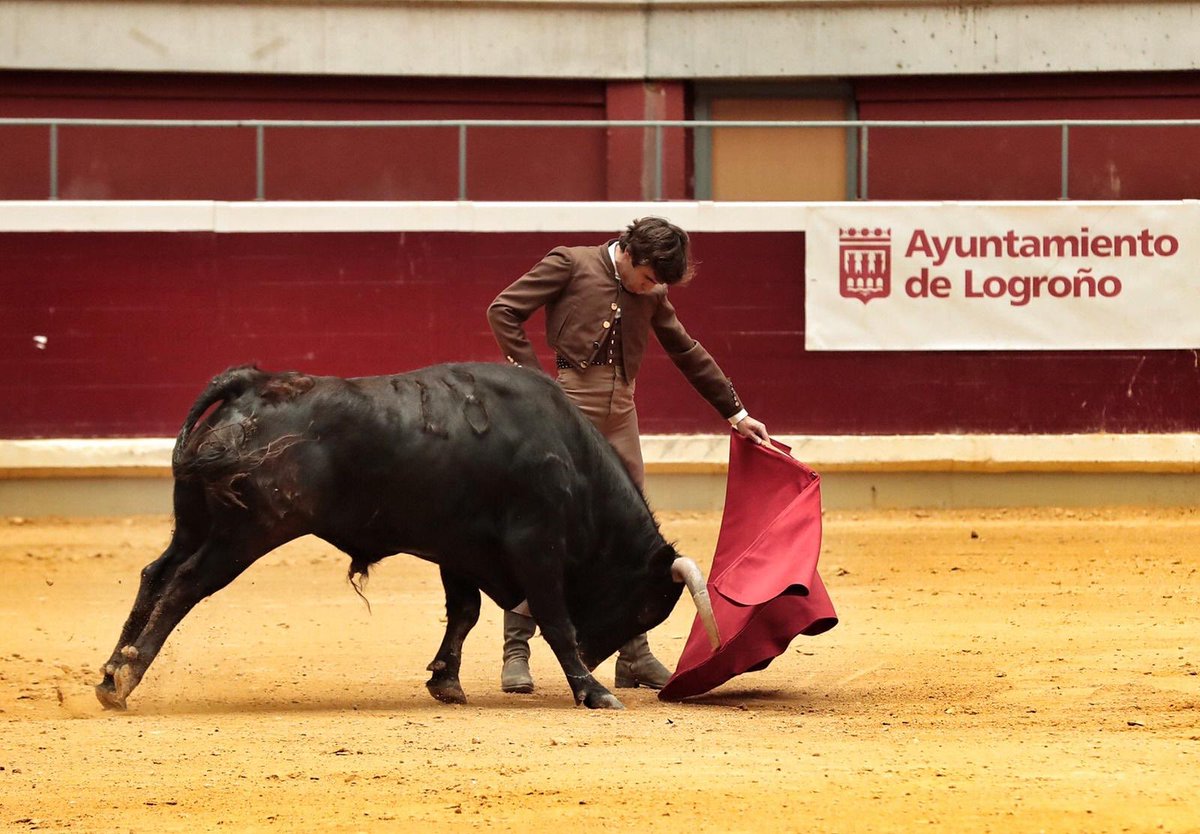 Javier Marin recreando en La Ribera el voto de San Bernabe .. con gran entrada