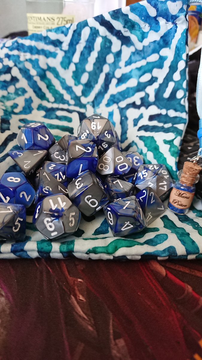 Grumpy_Goby's tweet photo. Lovely new hand crafted dice bag from the extremely talented @TheFrankreich92 to go with my new dice for my ice wizard! Look at the tiny mana potion!!! 🙂
#dungeonsanddragons #dnd5e #roleplaying #dnd https://t.co/uKvikE18GS