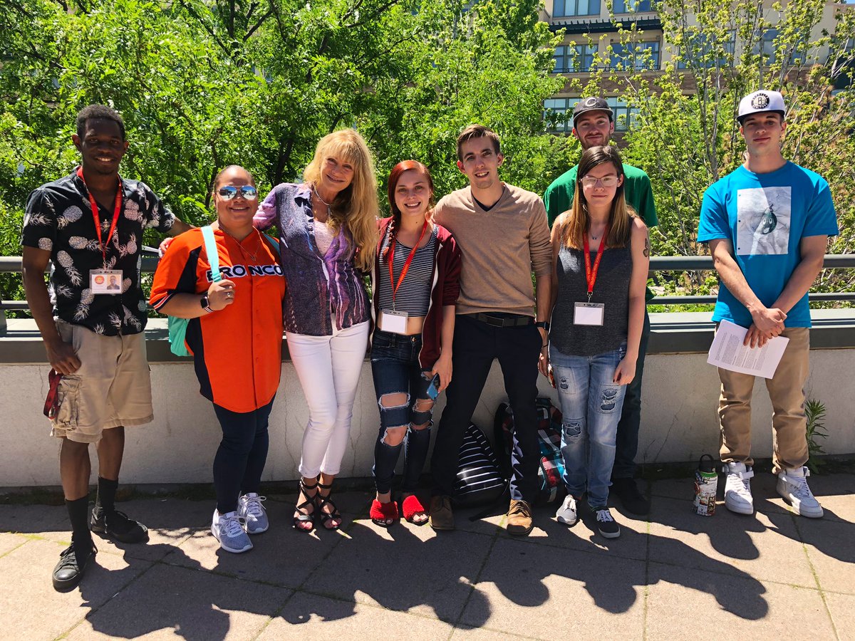 CoMediaSchool's tweet photo. #ChillinAndGrillin at the @CoMediaSchool rockin’ and rollin’ on this Tuesday!
#BeOnAir #LearnFromAProToBeAPro #CMSworks #WeAreCMS https://t.co/dzLyLf9geU