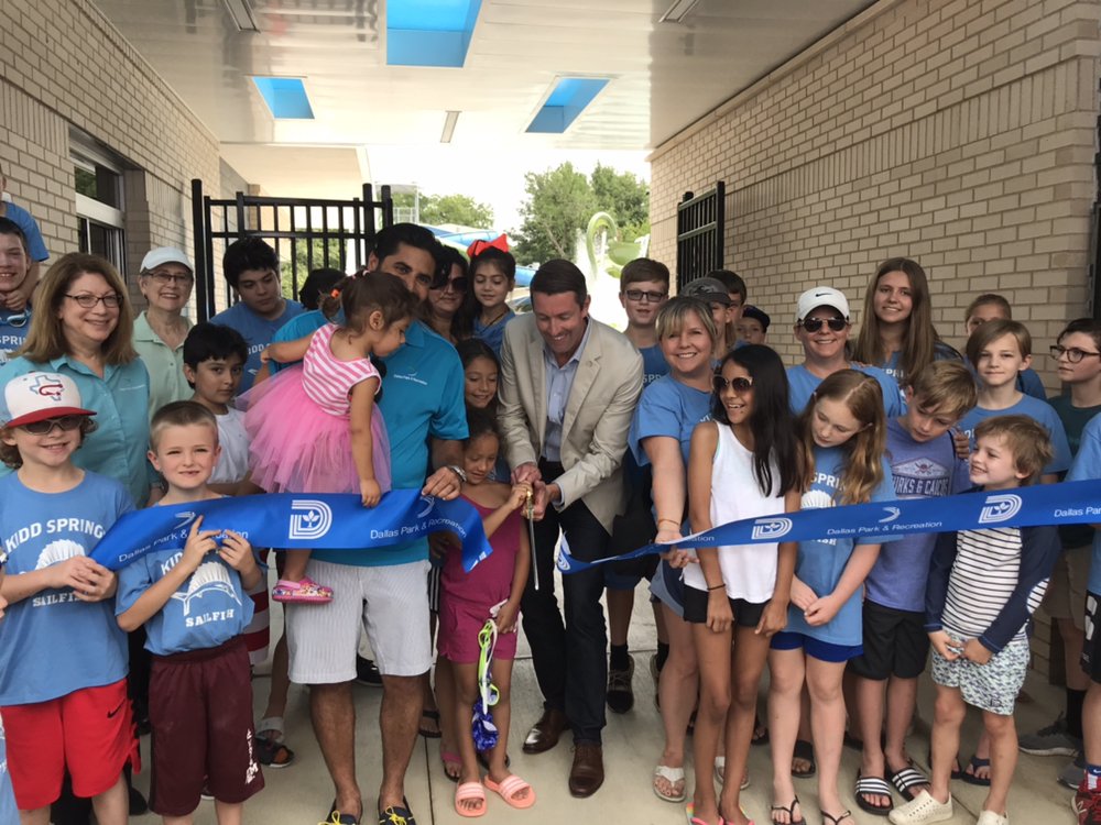 DallasParkRec's tweet photo. Exciting day for the Kidd Springs community! This is the 6th aquatic center opened in the last 2 years! Thanks to the voters who approved the 2017 Bond Program that made this possible! Come out and enjoy the brand new Kidd Springs Aquatic Center! https://t.co/BWZESe29MO