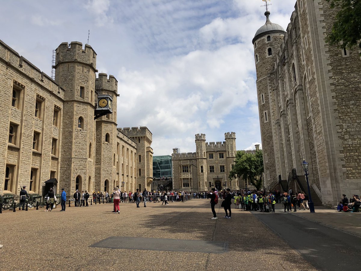 Year 10 Adventure Week: Thames Travel with <a href="/ThamesRockets/">Thames Rockets</a> and a sunny afternoon at the Tower of London #Year10 <a href="/StDunstansColl/">St Dunstan's College</a>