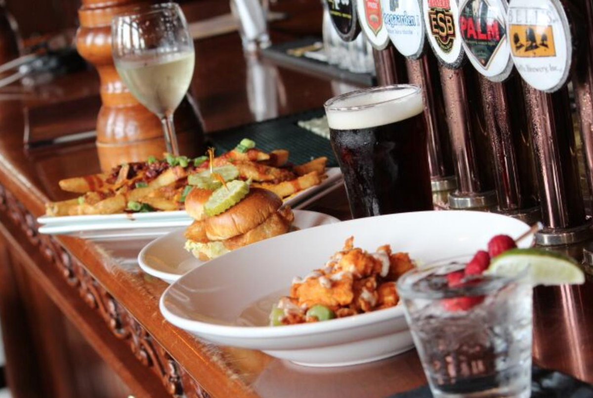 It's finally GAMEDAY for the #USWNT! Today, 3pm USA vs. Thailand. Watch with us to enjoy smashing Happy Hour specials on food and drink.  🇺🇲 ⚽ 🍻 #FIFAWWC