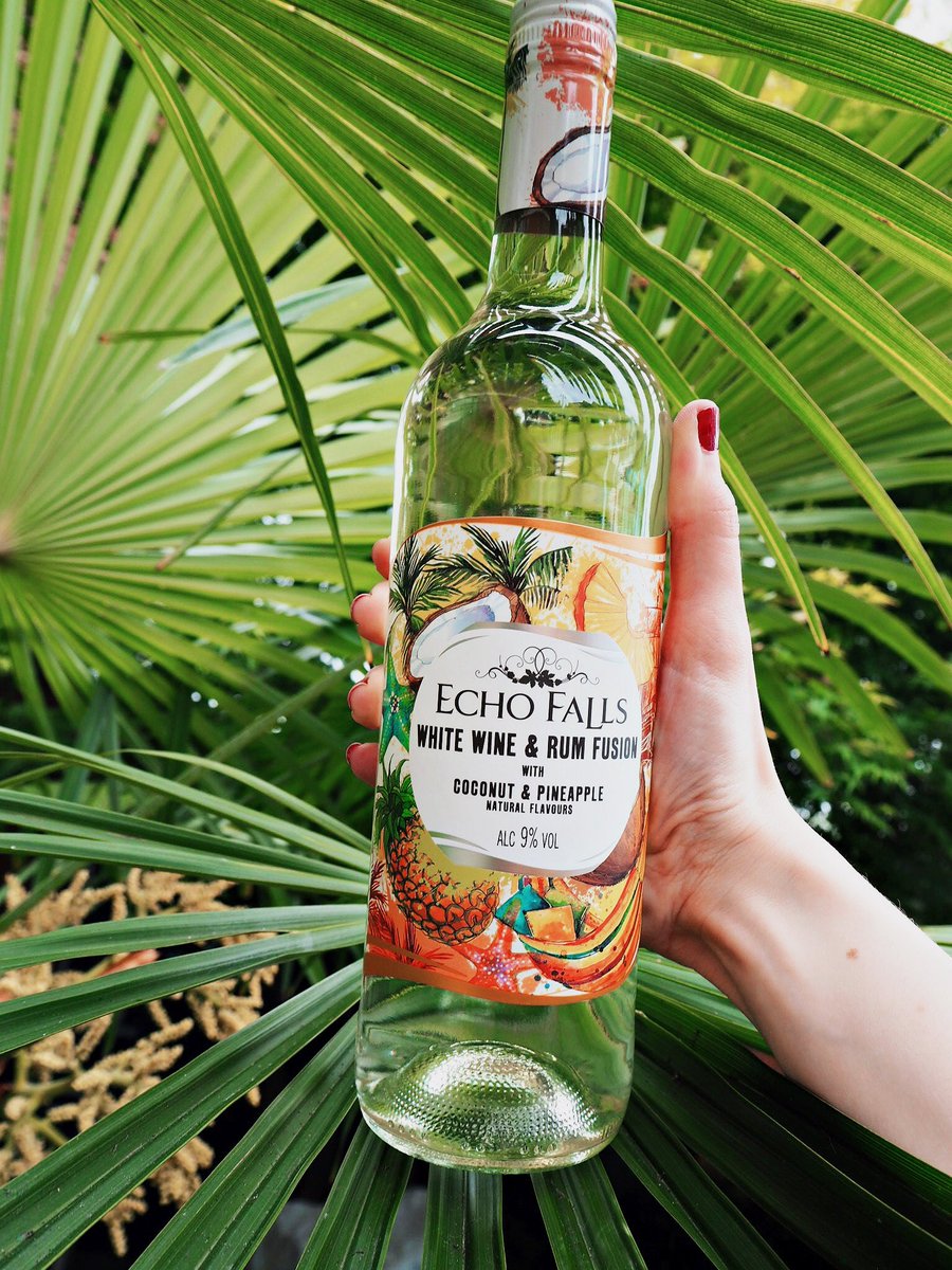 A match made in paradise 🌴 We’ve mixed our crisp white wine with a touch of rum, then added some pineapple and coconut flavours, so you can taste the tropics 🍍🥥