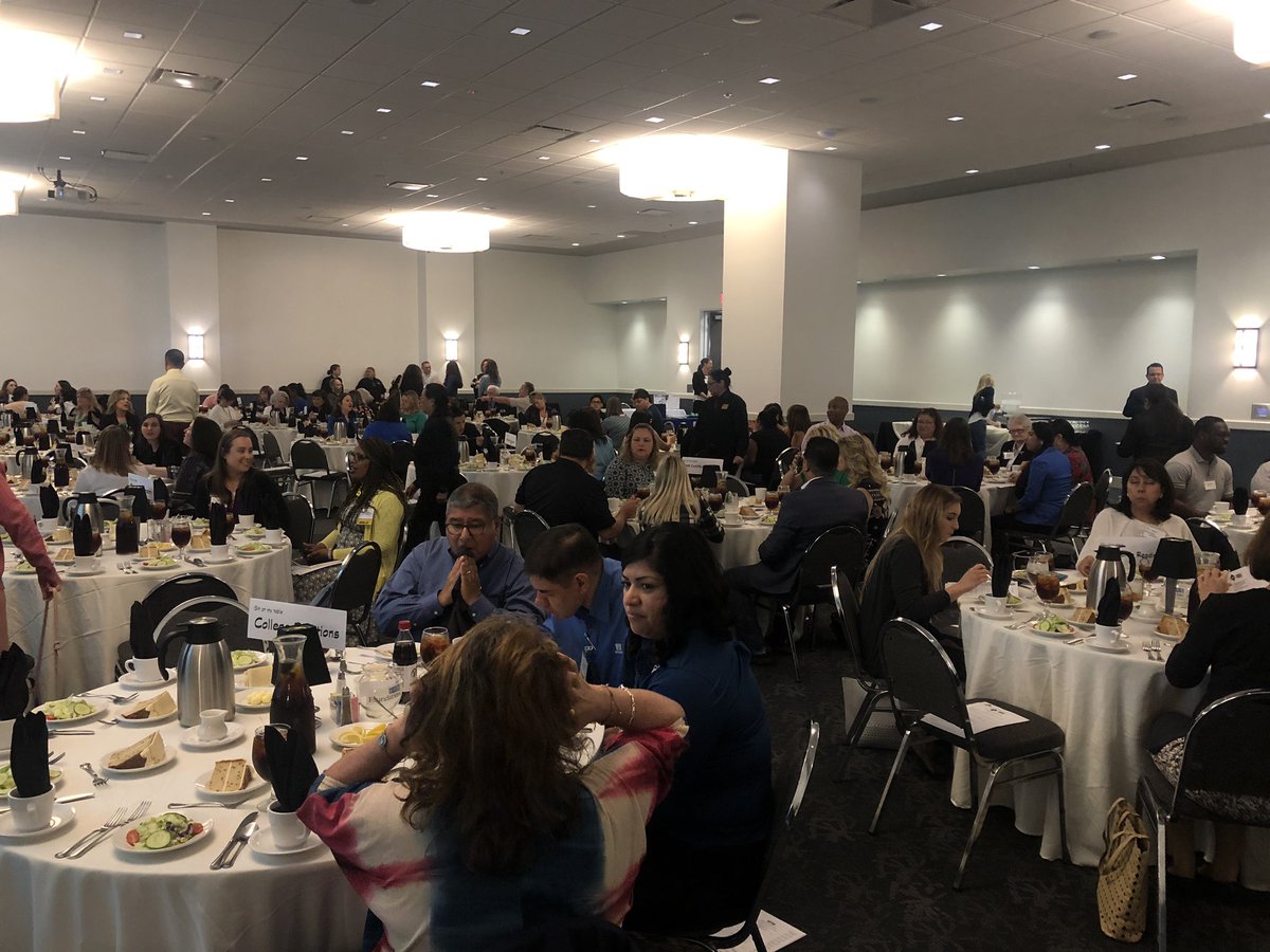 SHRM_SanAntonio's tweet photo. It’s a full house today at our SAHRMA Monthly Meeting. #learnconnectserve https://t.co/hwHPYOm1NR