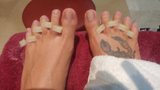 My naked toes are ready for pretty pink polish💅 https://t.co/fbf1Wj7C2t<a href="/tag/exxxoticamiami"class="tags"><span>#exxxoticamiami</span></a>