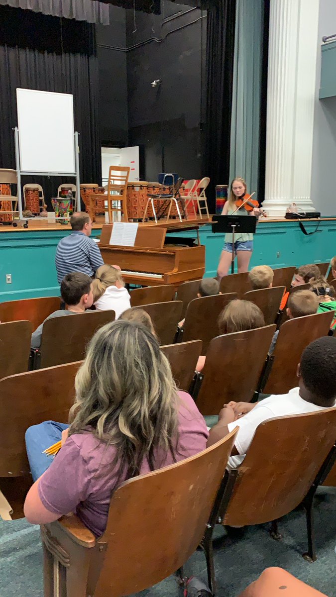 kcmcreynolds's tweet photo. Putting the ARTS  into STREAM camp this afternoon with a violin/piano concert! @KCS_STREAMCamp @KCS_District https://t.co/OulRyQJmzM
