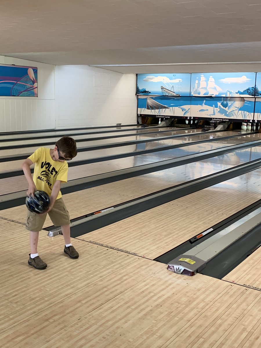 mrshoehing3's tweet image. We are enjoying an afternoon of bowling! #multigraders #MyLSPS @VioletAllStars #ateachersimpact