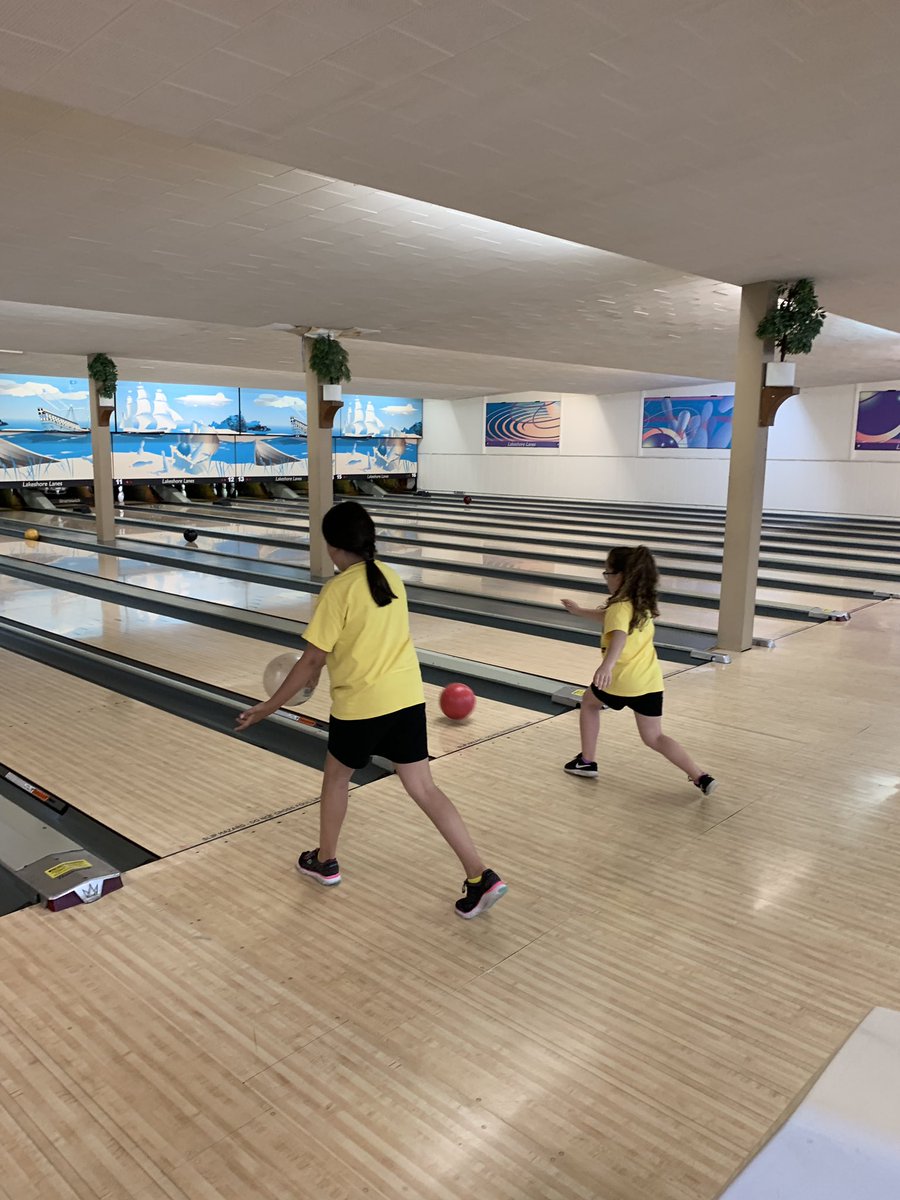 mrshoehing3's tweet image. We are enjoying an afternoon of bowling! #multigraders #MyLSPS @VioletAllStars #ateachersimpact