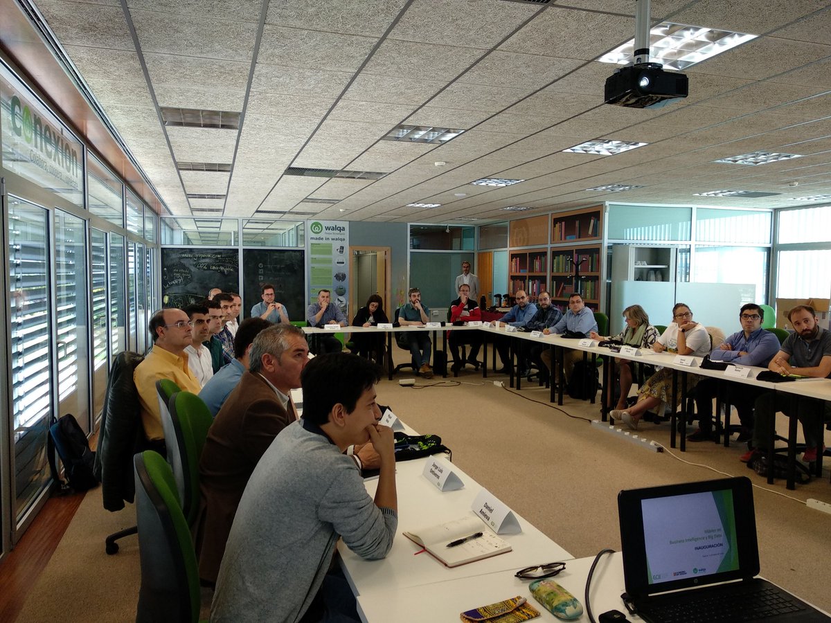 elenaclaros's tweet image. Inaugurada la II edición del máster #mbigdata con 25 profesionales @eoi @WALQAPT