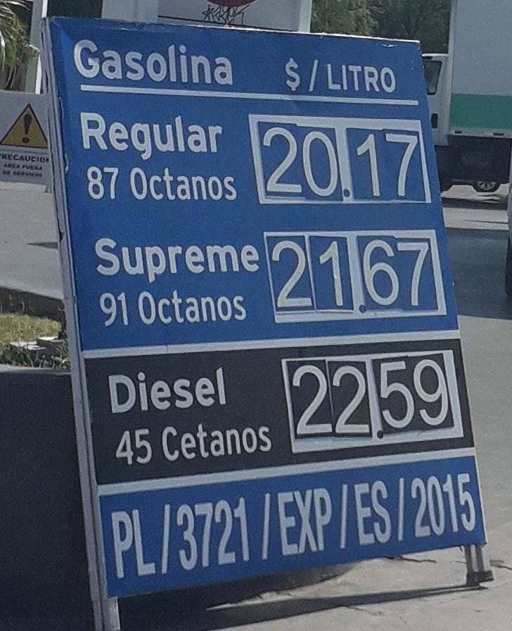 RumbosdelaNotic's tweet photo. Lo bueno que no hay gasolinazos en 6 meses https://t.co/FYb7CLsE29