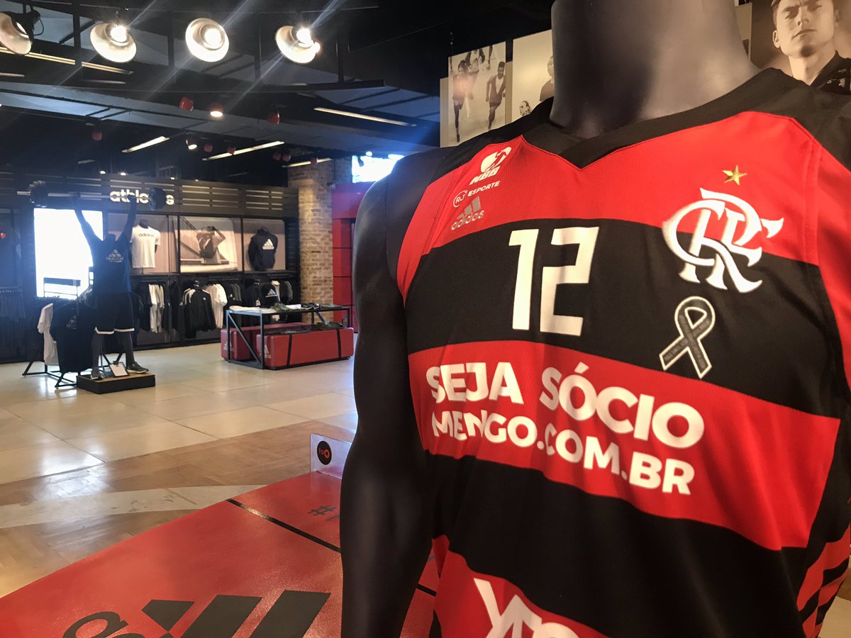 TimeFlamengo's tweet photo. Boa tarde, Nação! Já estamos na Loja FLA, da Gávea, para a janela de imprensa com o técnico Gustavo De Conti. #ReisDaQuadra #TimeDeTradição https://t.co/DtZmIuS1Um