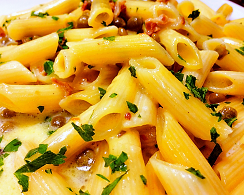 CaffeDeiFiori's tweet photo. #pasta de arvejas, tocino y crema! #caffedeifioriguatemala #comidacasera https://t.co/4C2FflLpYe