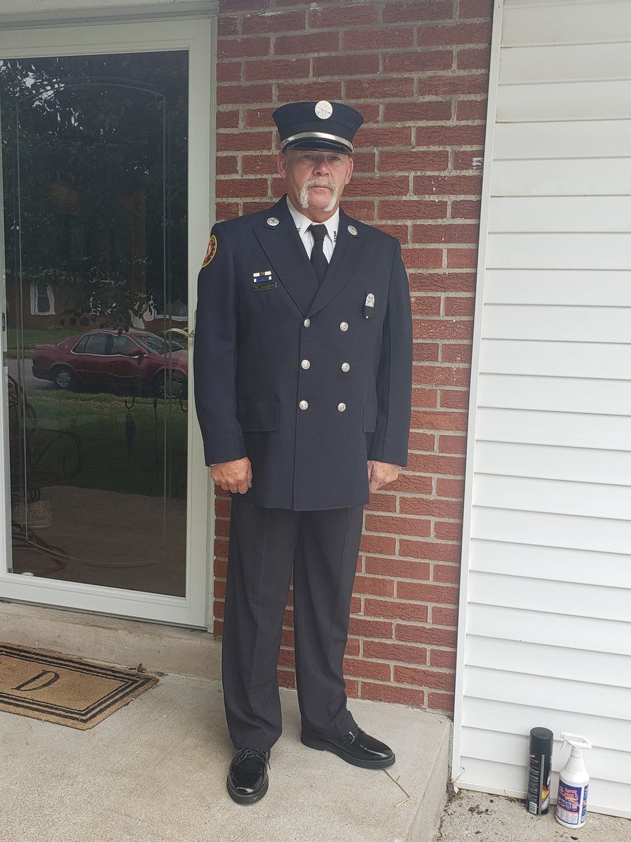 midust24's tweet photo. @LearyFF @FDNY Try to be like my man. https://t.co/1NH6SPZG4g