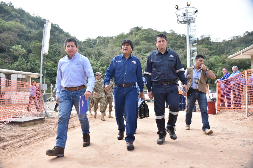 Con mucha satisfacción, informamos al pueblo boliviano que incrementamos la producción de gas natural de Incahuasi en 3 millones de metros cúbicos por día, lo que significa un aumento de $us 45 MM al año en la renta petrolera para #SantaCruz. #Bolivia mira el futuro con esperanza