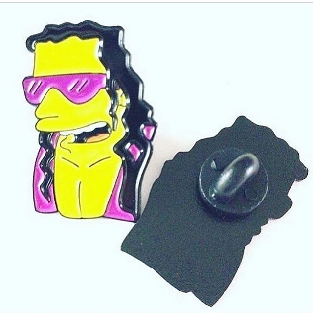 bombgoblin1's tweet photo. Bret Hart Simpson’s Pin 
Link In Bio 👊🏻 #wwe #wrestling #hulkhogan #romanreigns #owenhart #wwewrestlemania #pingame #theundertaker #rondarousey #hartfoundation #enamelpin #danielbryan #brocklesnar #braunstrowman #wwelive #wwetitle #wweraw #wwesmackdown #… https://t.co/GbkUQwVawV https://t.co/oZlUKP770M