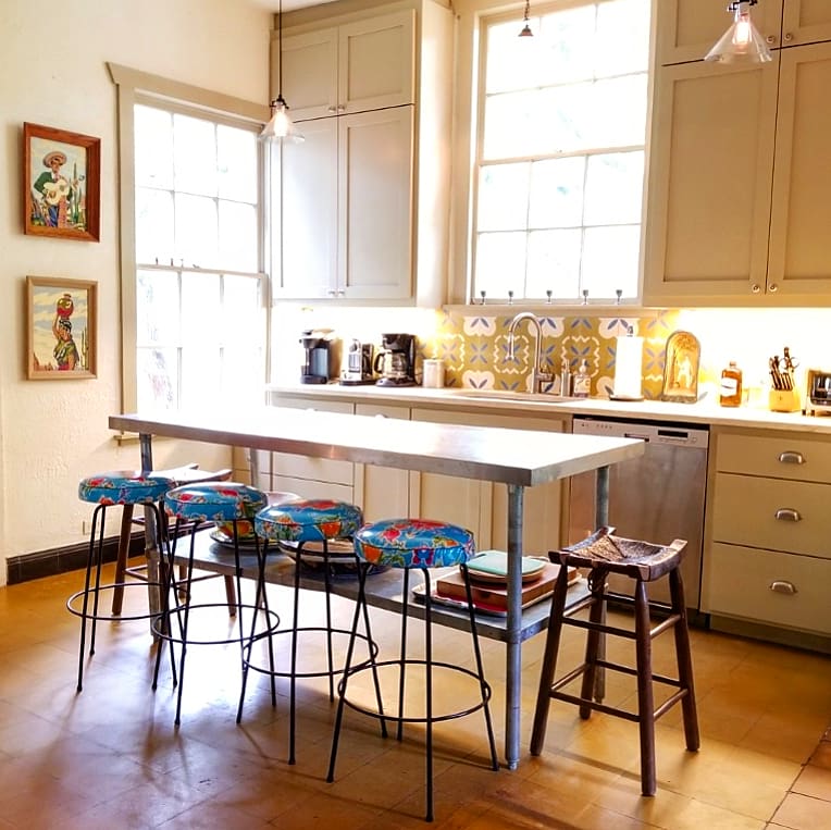 Looking for a place to stay along the #SanAntonio River? This quaint rental is located right on Mission Reach <a href="/SouthsideSATX/">Live From The Southside</a>. Check out the blog on my experience about this historic home. Link: shinebeautifully.me/2019/06/san-an…. #ShineBeautifully #Travel <a href="/vrbo/">Vrbo</a>