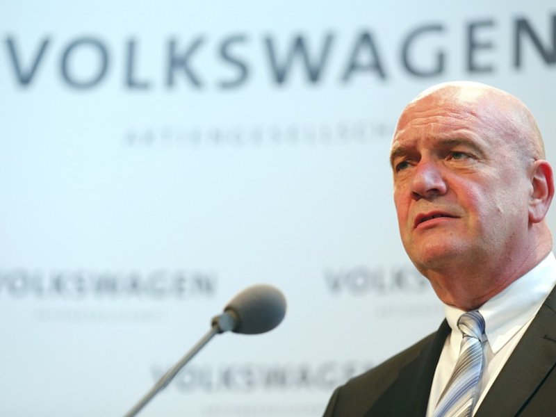#BreakingNews- Prosecutors investigate VW works council boss in pay inquiry feedproxy.google.com/~r/autonews/Br…