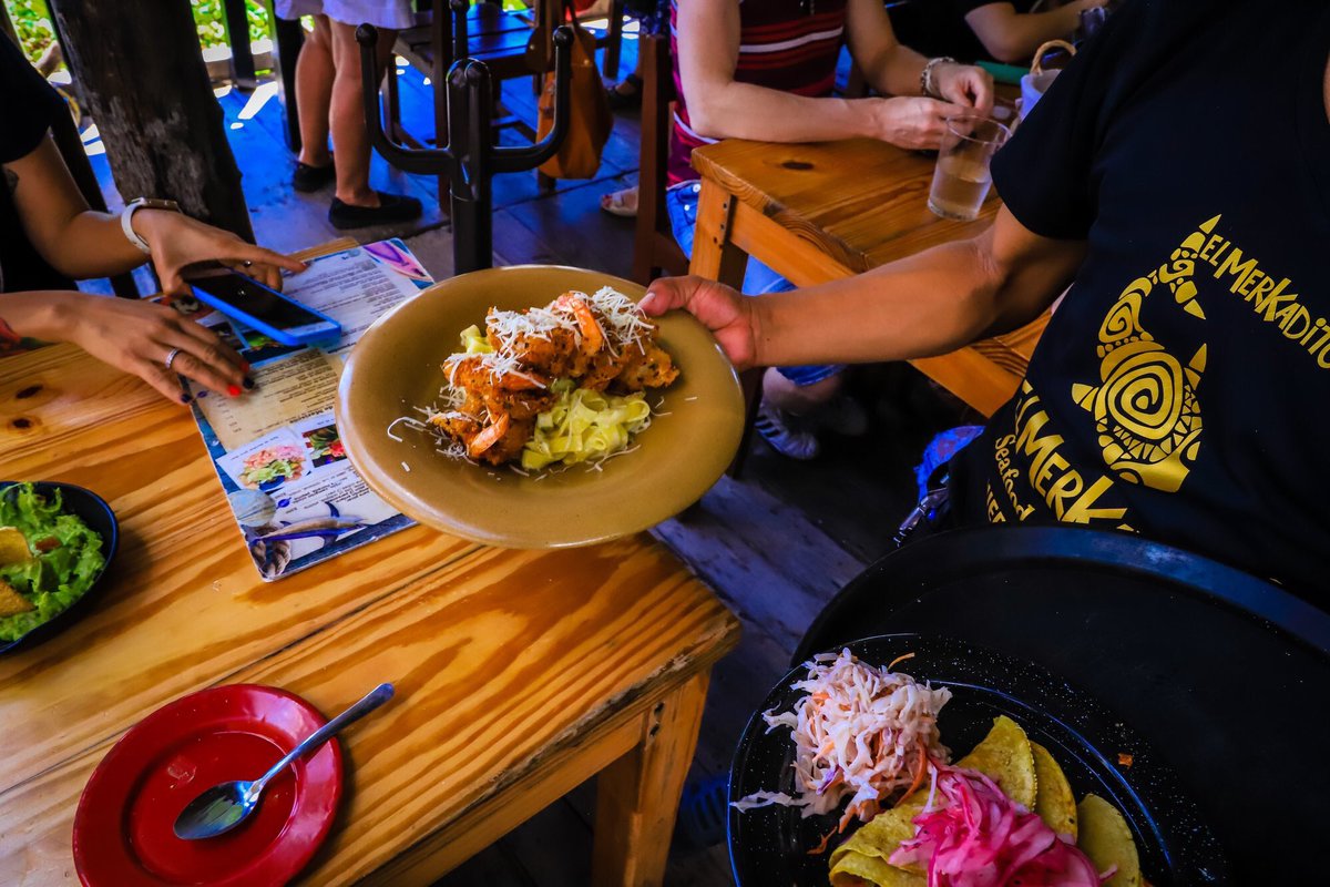 Nos gusta consentirte con un variado menú para que siempre tengas algo nuevo que probar.🤤

Checa nuestras opciones: elmerkadito.mx

#ElMerkadito #PuertoMorelos