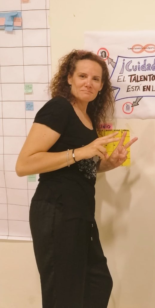 Hoy Mar, otra compi logra su #objetivo 🚀🚀🚀👏👏👏
Con esa mezcla agridulce de la despedida. 🙌🙌
Enhorabuena!! Y a por todas!!!
#talento #oportunidad 
<a href="/FundacionSMLRPH/">Fundación Santa María la Real</a>
<a href="/fundacionTef/">Fundación Telefónica</a> 
<a href="/ajuntamentelx/">Ayuntamiento de Elche - Ajuntament d'Elx</a> 
@Lanzaderas_EES
