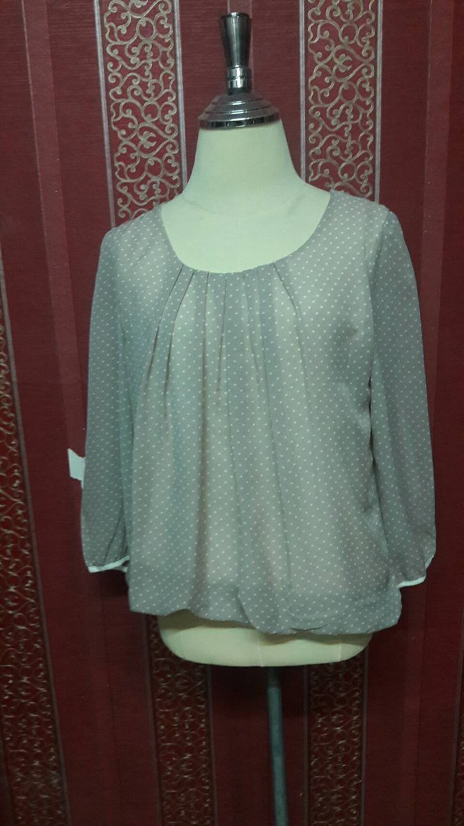 weenawan05's tweet image. เสื้อชีฟองแขนยาว คอกลมสีครีมน้ำตาลอ่อนลายจุดขาว งานทรงน่ารัก รหัส C10
อก 20 นิ้ว 
ยาว  21 นิ้ว
แขน 20  นิ้ว
ราคา 100 บาท
สอบถามเพิ่มเติมได้ที่
IDLine : @maengposhop
Website ; maengposhop.com
Fb : facebook.com/maengposhop
Tel : 095-9269995 , 095-4466985