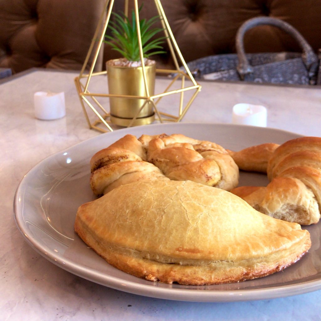 Salmahxoeats's tweet photo. • Pastry Basket • 🍲🥪
Cuisine: Continental x Baked Goods 
📍Tatti Plaza, 2nd Avenue, A-Close, Kado Abuja https://t.co/qf8Ba3GjPd