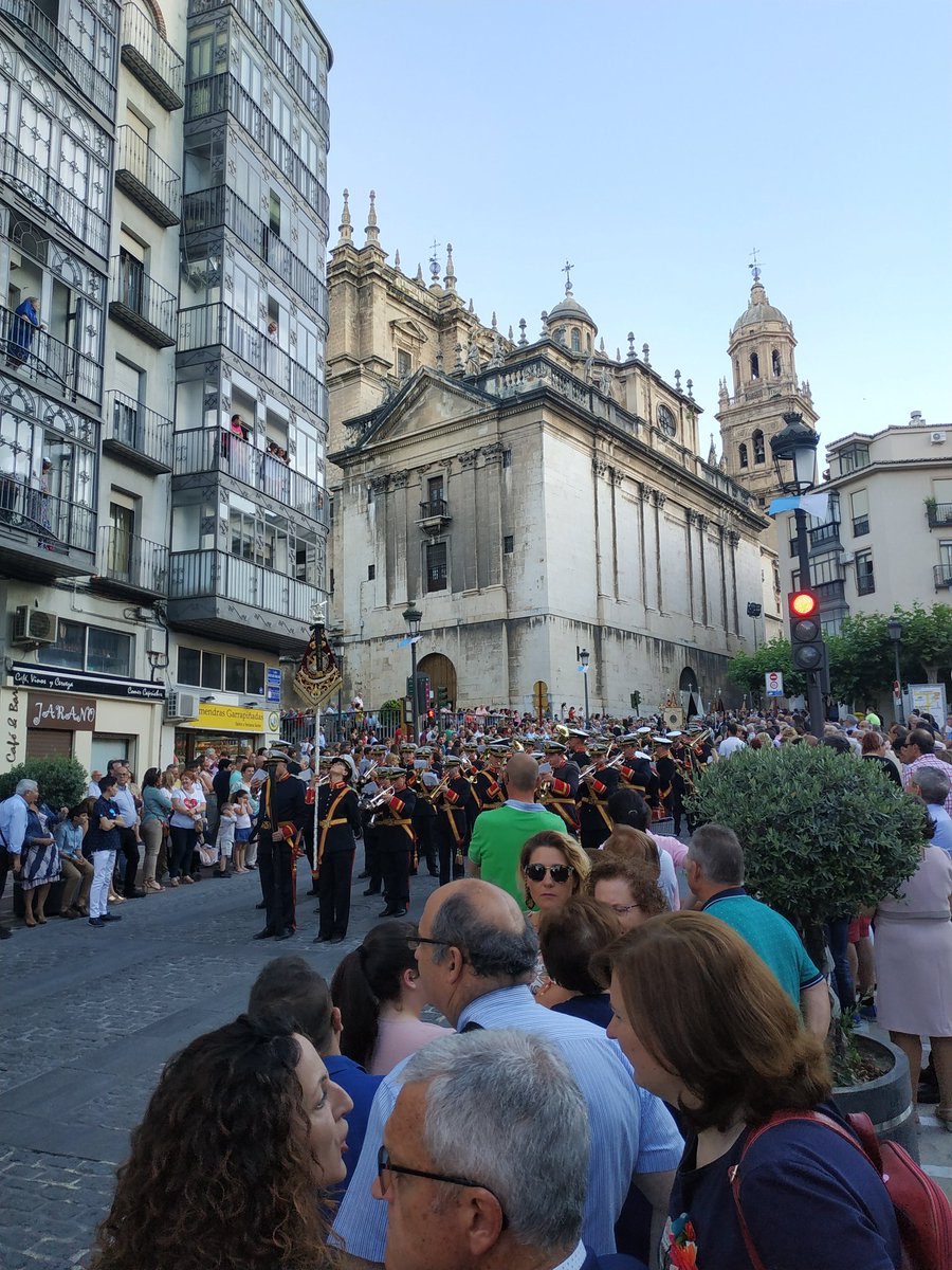 <a href="/amarroquiamrtnz/">Arroquia Martínez</a> entrando en Bernabé Soriano #VirgendelaCapilla19