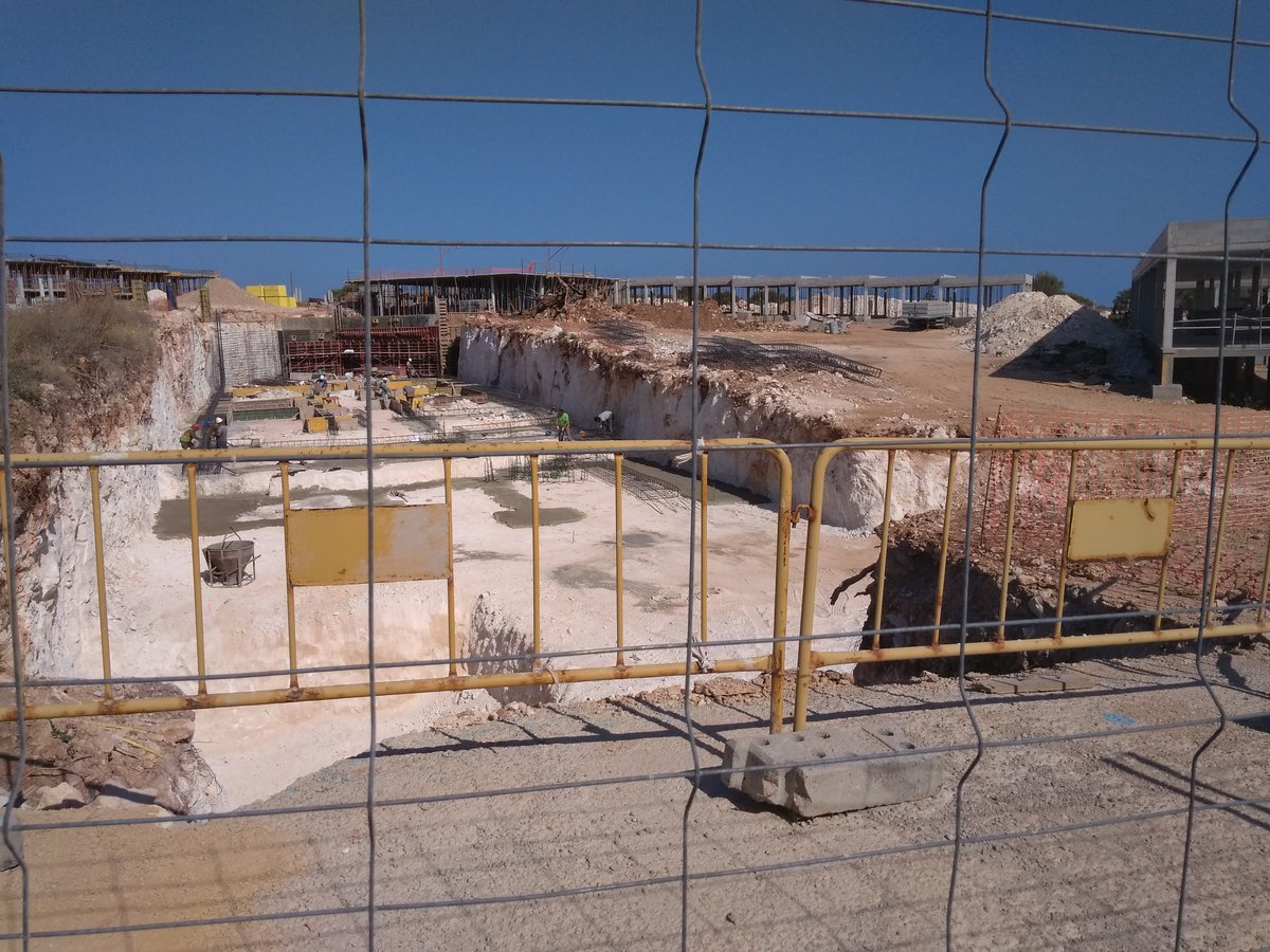 Per aquell discurs que diu que a Menorca això no passa... Un nou hotel a Biniancolla. Amb ajuntament, consell insular progressistes i amb el silenci dels ecologistes. <a href="/Terraferida/">Terraferida</a> <a href="/MenorcaBiosfera/">Menorca Reserva de Biosfera</a> <a href="/menorcaaldia/">menorcaaldia</a>