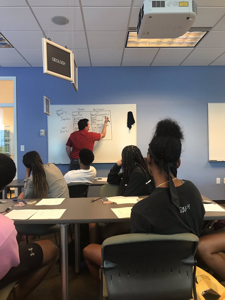 CougarSAAS's tweet photo. Our freshmen @CofCBasketball and @CofCWBB learned about time management, study skills, and the tutoring services offered at the Center for Student Learning @cofccsl today! Thanks Mr. Abe for a great lesson! #PawstoClaws #comeCus https://t.co/RxOpqs81Wo
