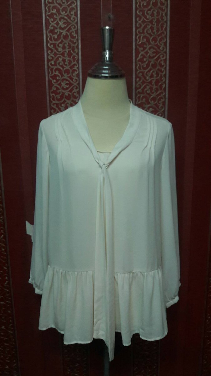 weenawan05's tweet image. เสื้อชีฟองแขนยาว คอวีผูกโบว์ได สีครีมแต่งระบายช่วงชายเสื้อ รหัส C11
อก 19 นิ้ว 
ยาว  25 นิ้ว
แขน 21  นิ้ว
ราคา 100 บาท
สอบถามเพิ่มเติมได้ที่
IDLine : @maengposhop
Website ; maengposhop.com
Fb : facebook.com/maengposhop
Tel : 095-9269995 , 095-4466985