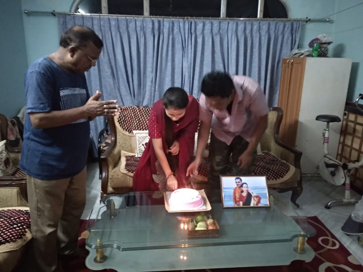 Chakradhar2311's tweet image. Happy Marriage Anniversary of my son #AvinashSingh n daughter in law #Puspanjali
May God bless them !