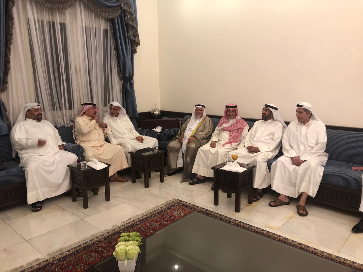 جانب من حفل عشاء على شرف الإخوان محمد الفجي ومحمود الدوسري