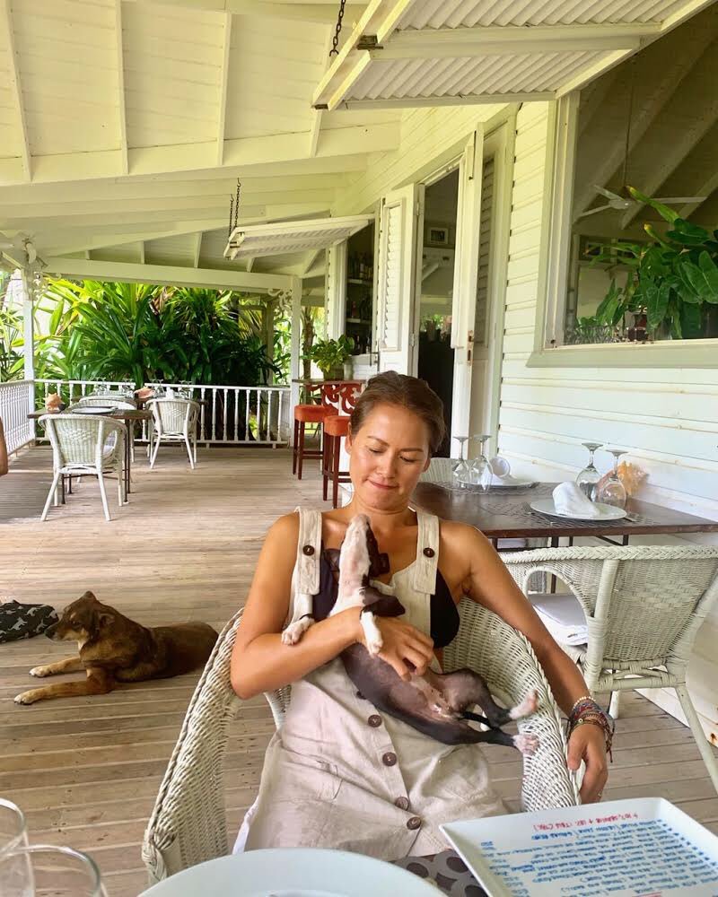 Ready for lunch🍽? The staff at Peninsula House will drive you to the Beach Club (just a few kms from the main house) to dine on fresh seafood🦞 &amp; sip on cocktails🍹We worked off lunch with a walk along the secluded beach &amp; a splash in the ocean💦 #800daysaroundtheworld