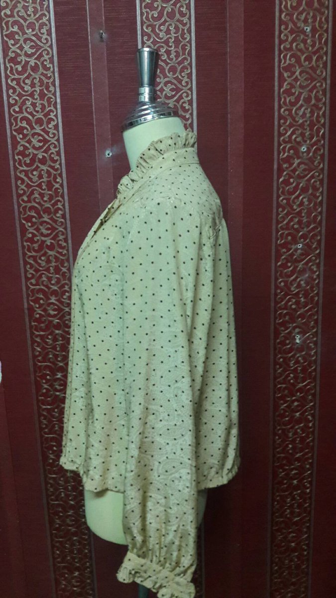 weenawan05's tweet image. เสื้อชีฟองแขนยาว คอแต่งระบายผูกโบว์ไดช่วงหน้าอก สีครีมลายจุด รหัส C13
อก 20 นิ้ว 
ยาว  21 นิ้ว
แขน 23  นิ้ว
ราคา 100 บาท
สอบถามเพิ่มเติมได้ที่
IDLine : @maengposhop
Website ; maengposhop.com
Fb : facebook.com/maengposhop
Tel : 095-9269995 , 095-4466985