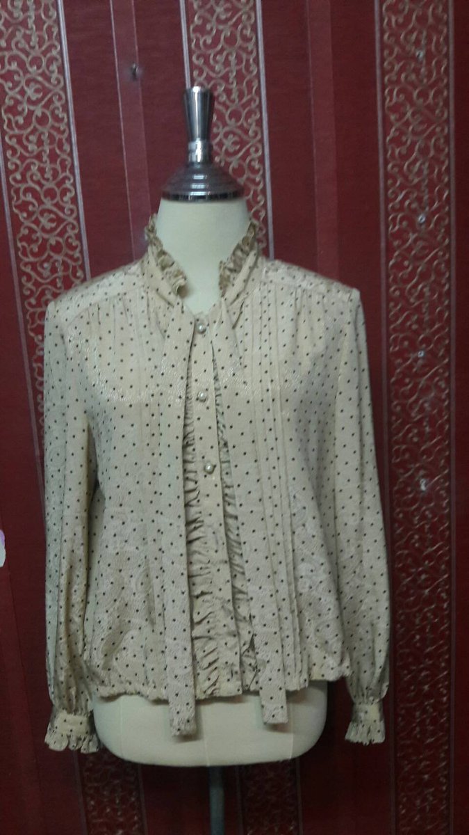 weenawan05's tweet image. เสื้อชีฟองแขนยาว คอแต่งระบายผูกโบว์ไดช่วงหน้าอก สีครีมลายจุด รหัส C13
อก 20 นิ้ว 
ยาว  21 นิ้ว
แขน 23  นิ้ว
ราคา 100 บาท
สอบถามเพิ่มเติมได้ที่
IDLine : @maengposhop
Website ; maengposhop.com
Fb : facebook.com/maengposhop
Tel : 095-9269995 , 095-4466985