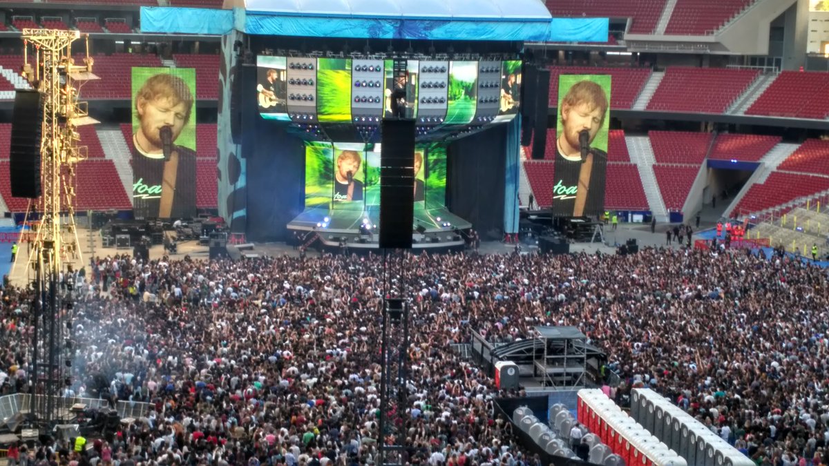 tony1981's tweet photo. Pues veré el concierto por la "tele" https://t.co/ueYCyDbbWk
