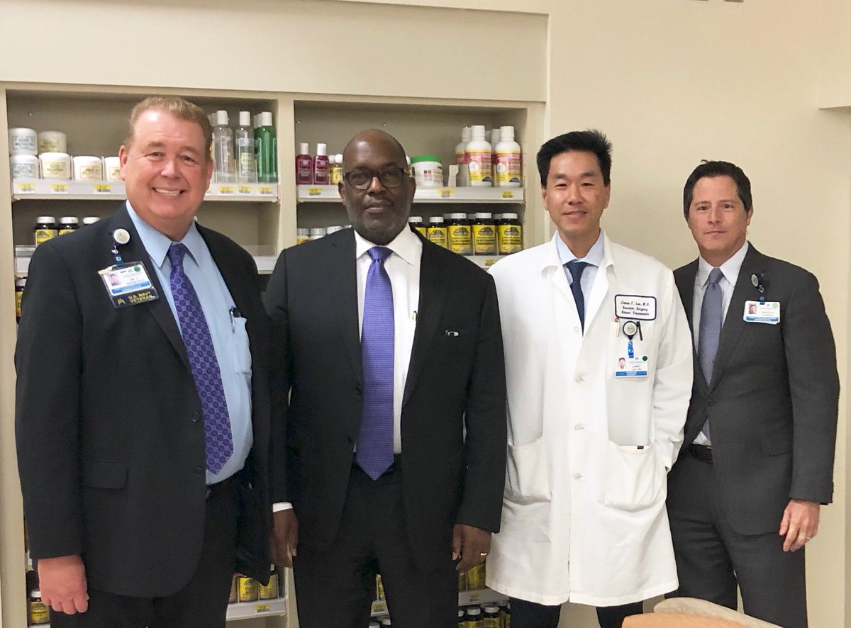 JTLeeMD's tweet photo. Welcome to KP Downey, @BernardJTyson. Thank you for visiting our Garden Medical Office Pharmacy. #Quality #PatientCentered #OneKP @KPDowneyNews @KPSCALnews https://t.co/vwkVPqJH7r