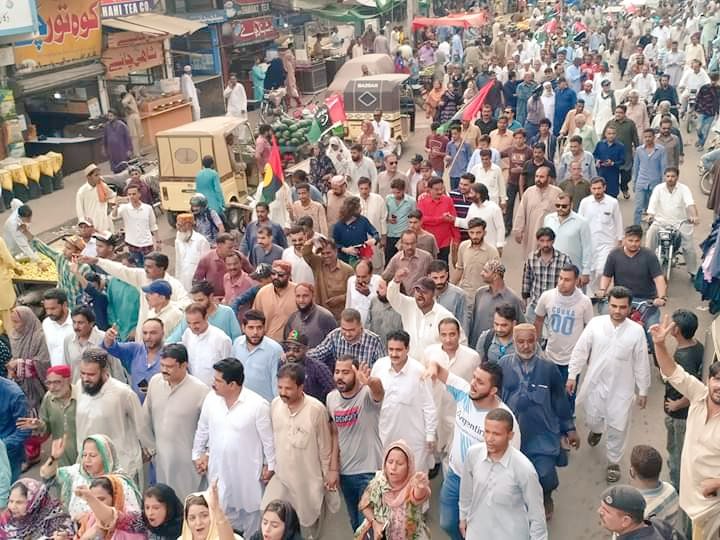 HM_Mairaj's tweet photo. #Karachi: #Pakistan Peoples Party District South Recorded Peaceful Protest against illegal arresting of Co-chairman @AAliZardari at #Lyari #LeaMarket on the instructions of #PPP #PYO Distt-South
#WeStandWithAsifAliZardari 

@BBhuttoZardari @AseefaBZ @murtazawahab1 @JavedNLaghari https://t.co/dqEbDPdOZ6