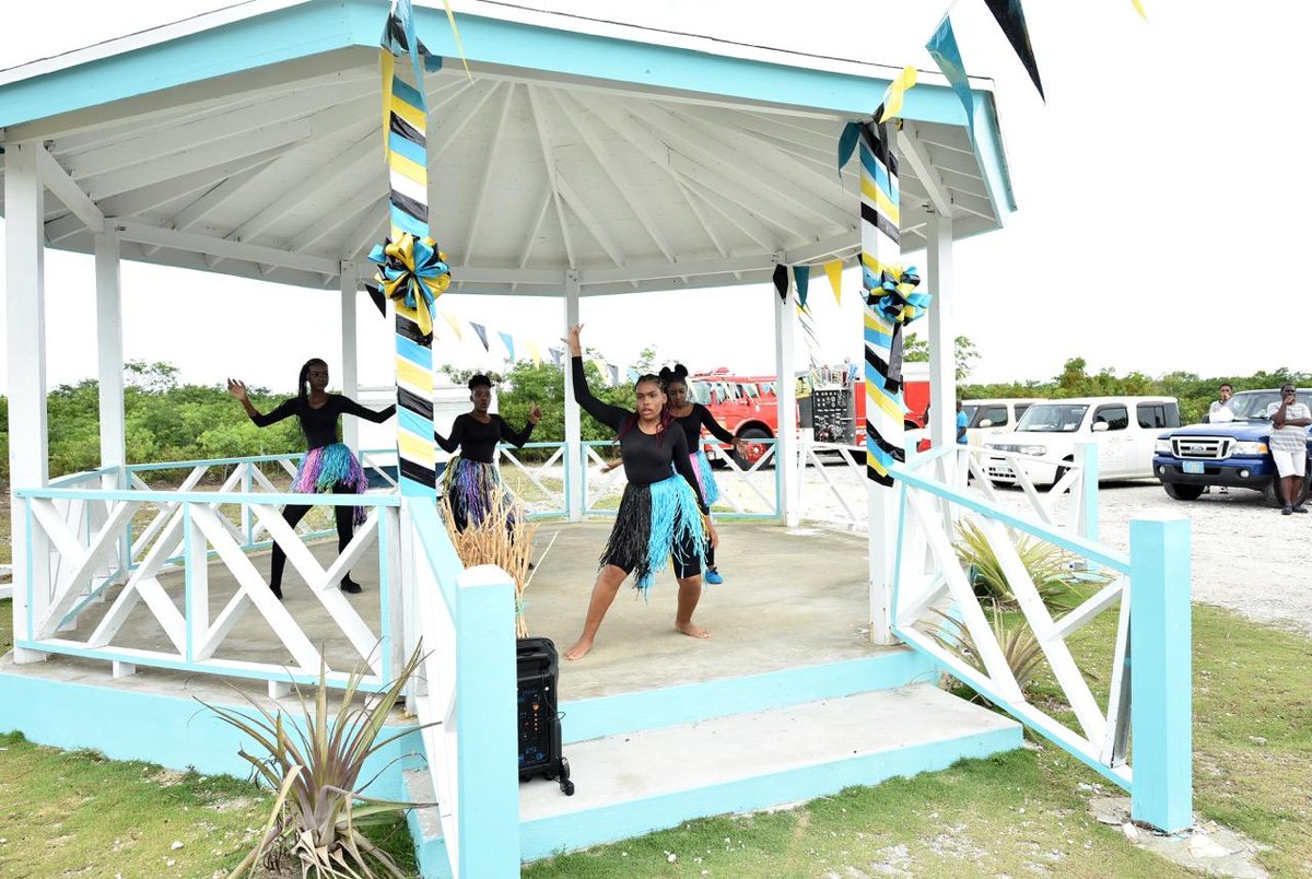 tourismtoday242's tweet photo. Persons from far and wide made their way south to Acklins for the annual Cascarilla Festival. Though loved for its remote island feel, Acklins came alive with an array of music, dancing, food and Bahamian culture!

#TourismToday #FlyAway to #Acklins #FlyAwayBahamas https://t.co/4DIIhh52Mw